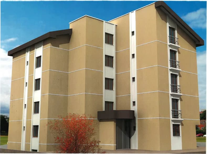 Bej cepheli dört katlı apartman bloğunun köşeden görseli